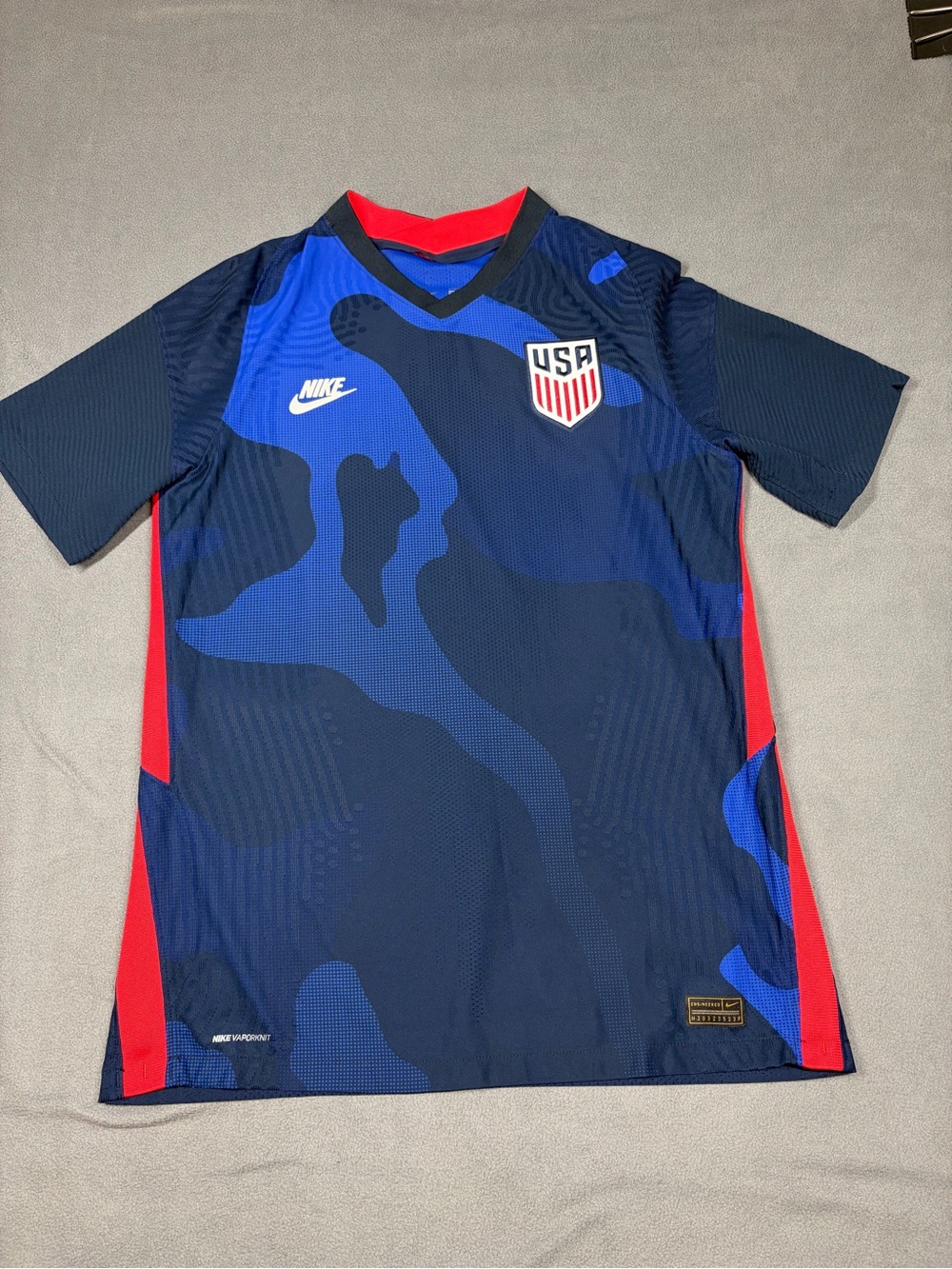 Nike USA Soccer Jersey men’s Medium blue vapor knit Camo Lightweight